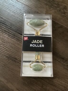 Walgreens Beauty jade roller NEW